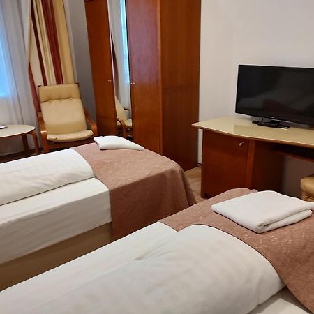 Hotel Dana 2 Satu Mare Zewnętrze zdjęcie
