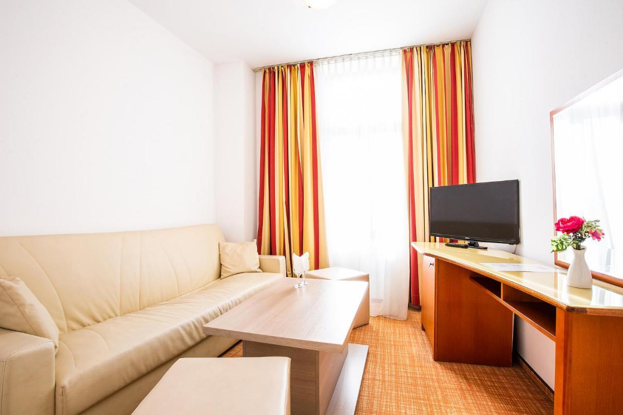 Hotel Dana 2 Satu Mare Zewnętrze zdjęcie