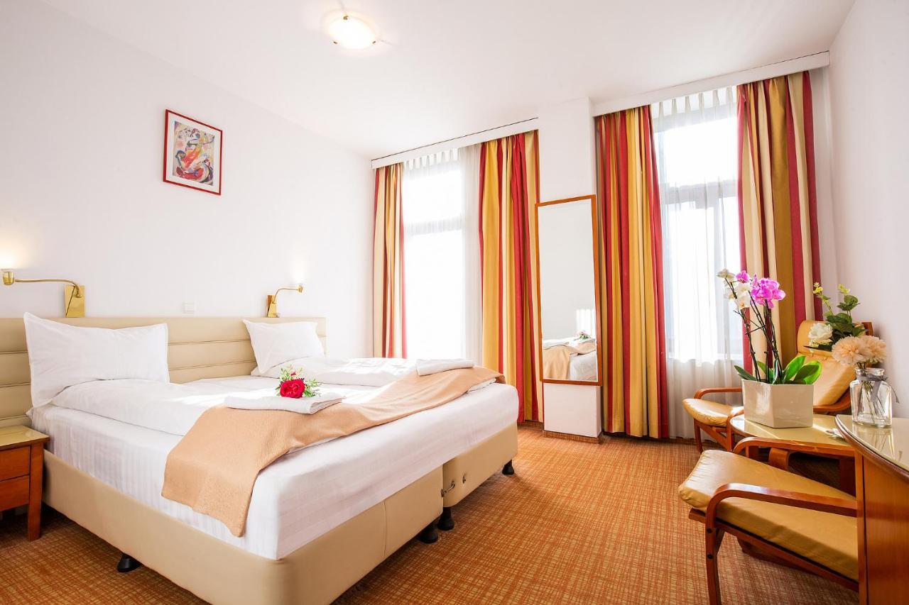 Hotel Dana 2 Satu Mare Zewnętrze zdjęcie