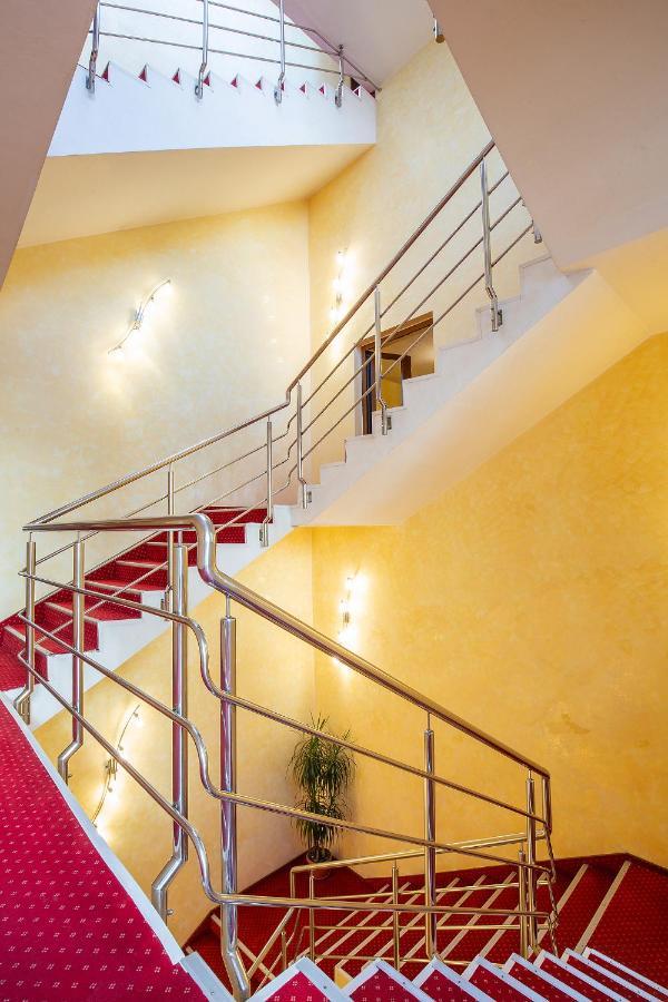 Hotel Dana 2 Satu Mare Zewnętrze zdjęcie
